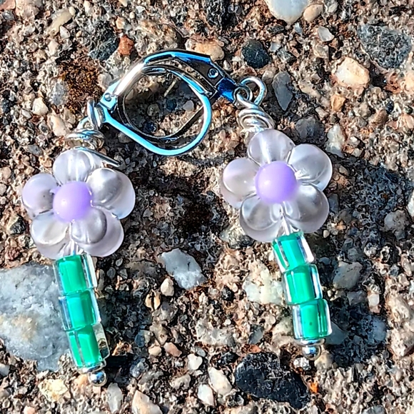 🍒 Dangle Handcrafted Lavender Floal Minimalist Earrings 925 Hooks - Picture 1 of 4